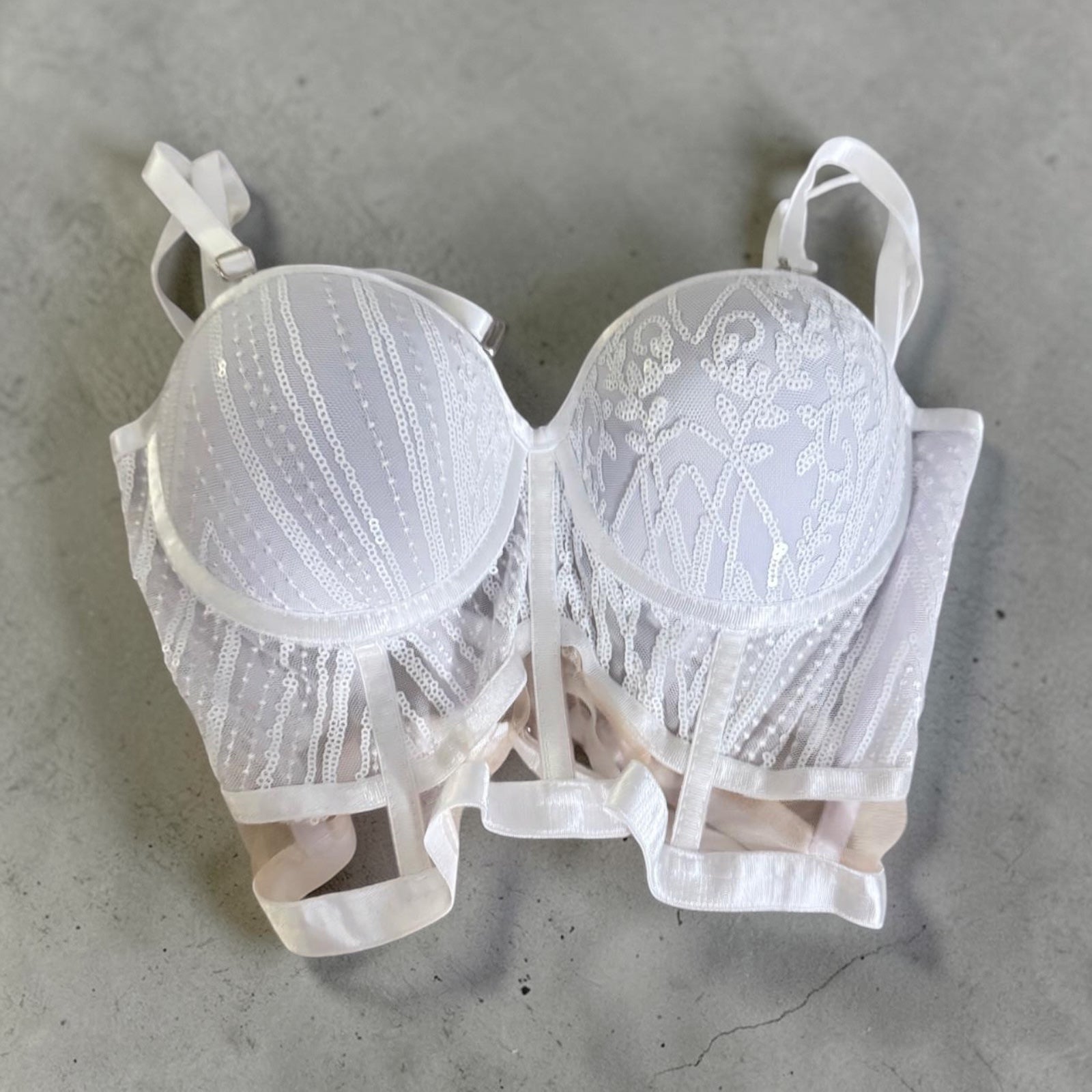 Bustier Corsé Blanco con Encaje y Lentejuelas – Brillo Romántico y Glamour