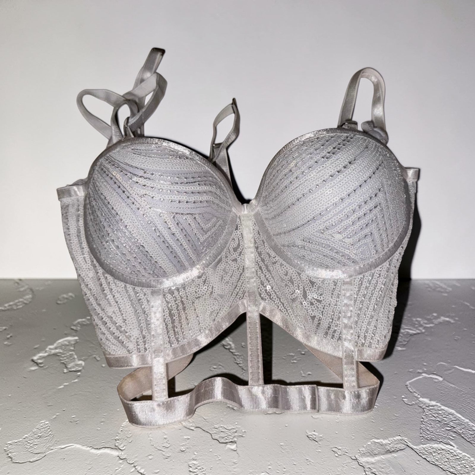 Bustier Corsé Plateado con Lentejuelas – Brillo Elegante y Seducción