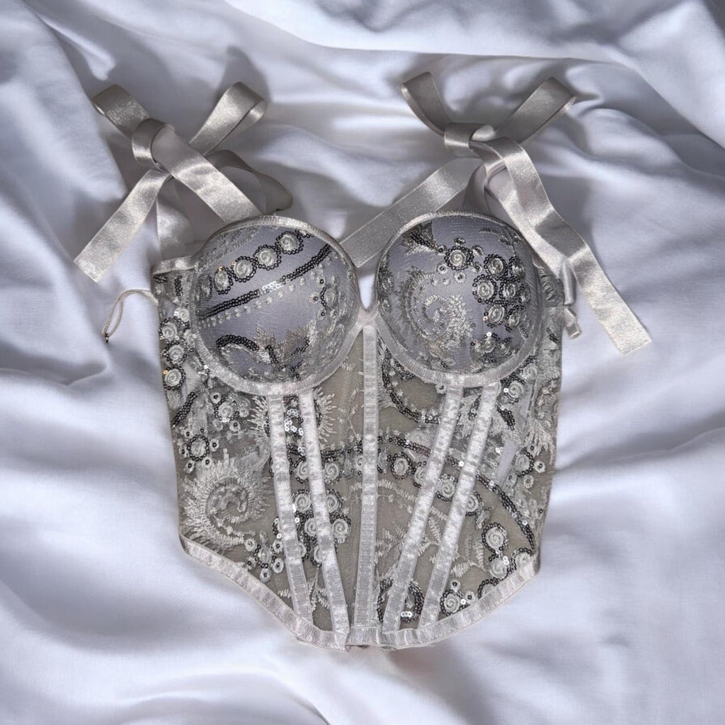 Corsé Plateado Elegante con Bordados y Lentejuelas – Lencería Sexy y Sofisticada
